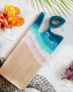 Tabla de cortar duradera de madera y resina con una construcción resistente para cortar con frecuencia carne, verduras, frutas, pan y queso. - Product Image 4