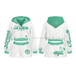 Ensemble deux pièces personnalisé avec logo imprimé en relief pour femme : survêtement streetwear coupé-cousu avec sweat à capuche court et short - Product Image 4