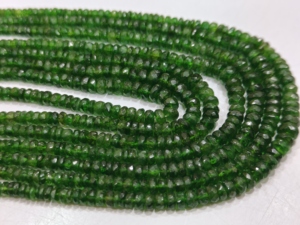 Cuentas facetadas de diopsido cromado natural de 3-4 mm, vendidas por hebra de 8 pulgadas de largo - Product Image 4