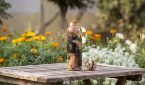 Bouteille d'eau artisanale en cuivre à motif paon, design vintage, élégante, écologique, avec couvercle et isolation thermique pour l'hydratation quotidienne – Idée cadeau - Product Image 3