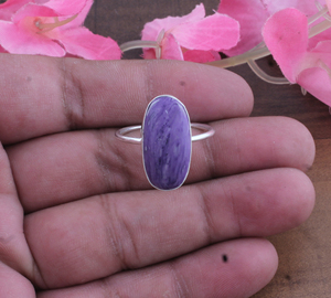 Anillo de Compromiso y Boda para Mujer de Plata de Ley con Cinco Piedras de Amatista Natural de Shree Jaipur, con Engaste de Bisel, de la India - Product Image 3