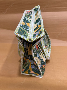 Sac fourre-tout matelassé vert floral fait main en tissu imprimé, sac à bandoulière léger pour le quotidien, sac de shopping de créateur - Product Image 5