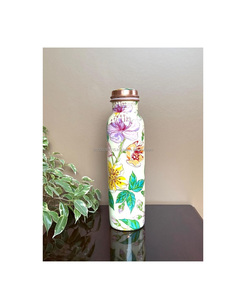Botella de agua de cobre con diseño floral esmaltado colorido hecho a mano para un encanto único y beneficios naturales del agua de desintoxicación - Product Image 1