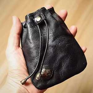 กระเป๋าใส่เหรียญหนังทำมือทรงวงรีแบบเรียบง่ายพกพาสะดวก - Product Image 4