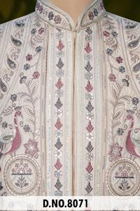 Traje de Novio de Seda Estilo Indo Occidental Ivory Royal Mayur Heritage para Hombre con Cuentas Multicolores y Bordado Zari - Product Image 5