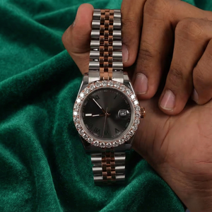 Montre à cadran noir avec lunette sertie de diamants bicolores, bracelet Jubilé, affichage de la date, cadeau pour lui, cadeau d'anniversaire - Product Image 1