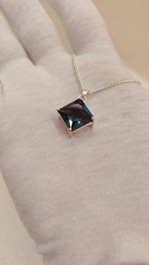 Colgante Étnico Hecho a Mano de Plata de Ley 925 con Zafiro Teal Cuadrado Cultivado en Laboratorio, Certificado IGI, Regalo para Mujeres y Hombres - Product Image 2