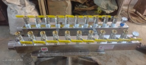Collecteur d'eau à robinets à bille Dubey International 10 entrées 10 sorties avec garantie de 2 ans, 15 kg, pour moulage PET, fabriqué en Inde, certifié - Product Image 2