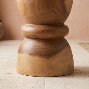 Tabouret en bois massif de Suar sur mesure en gros, table d'appoint en forme de sablier, tabouret d'appoint en bois naturel, directement de l'usine indonésienne SVLK - Product Image 3