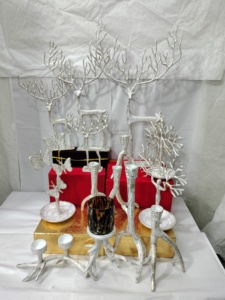 Elegante Portavelas de Aluminio Hecho a Mano con Forma de Reno para Decoración del Hogar y Navidad al Mejor Precio - Product Image 6