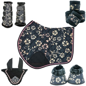 Conjunto de almohadilla para silla de doma con botas de protección a juego, botas de campana, gorro y vendas para polo, diseño floral negro - Product Image 1
