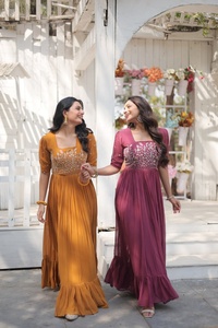 Vestido Anarkali de lujo con bordado de diseñador de Fatema Fashion, completamente cosido, para bodas y fiestas, incluyendo estilo indio/pakistaní. - Product Image 3