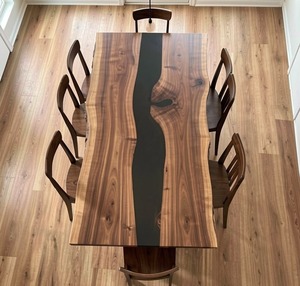 Table à manger de luxe en noyer massif avec résine blanche, faite à la main, en époxy, style moderne farmhouse, durable, écologique, pieds en métal, pour hôtel et villa - Product Image 3