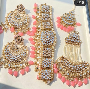 Ensemble de bijoux miroir avec collier, boucles d'oreilles, Maangtikka et Tikka latéral, un ensemble très impressionnant par Meetali Creation - Product Image 4