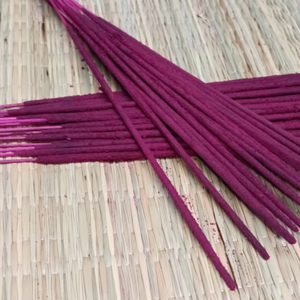 Shrekha Creations - Varillas de Incienso de Sándalo Negro 100% Natural, al Mejor Precio Competitivo, para Uso en Todas las Estaciones, con un Rico Aroma a Madera y Té, de la India - Product Image 5