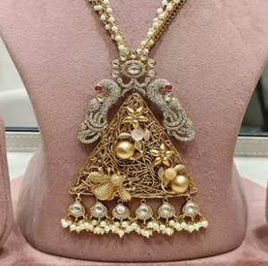 Charmant collier plaqué or de qualité supérieure avec boucles d'oreilles pour femmes et filles Bijoux de créateur pour la collection de vêtements de mariage - Product Image 2