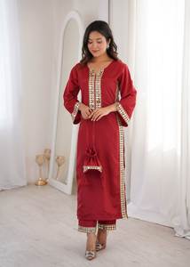 Dernière collection de Salwar Kameez en soie lourde de créateur avec travail de dentelle miroir, collection en soie pure, prix de gros - Product Image 5