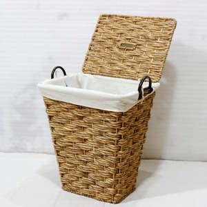 Panier à linge écologique en jacinthe d'eau tressée avec couvercle et doublure amovible pour le rangement des vêtements dans la salle de bain et le salon - Product Image 1