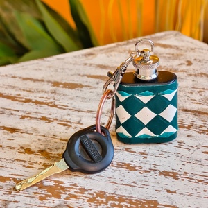 Premium Venus LeathersWere Fashion Checkered Genuine Leather Mini Hip Flasks New Metal Cap Lightweight Strong Waterproof - Product Image 2
