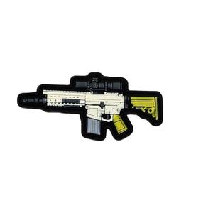 Patch PVC léger personnalisé avec logo en caoutchouc 3D et bordure Merrow adhésive pour chapeaux et vêtements – Collection 2026 - Product Image 6