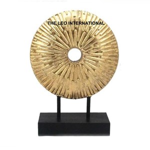 Statue décorative élégante pour la maison, couleur or et noir, pour le salon, sculpture artisanale décorative au look moderne - Product Image 1