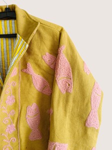 Veste en velours côtelé jaune vintage avec broderie de poisson rose, manches classiques, col rond, motif bohème éco-responsable Suzani, décontractée - Product Image 3