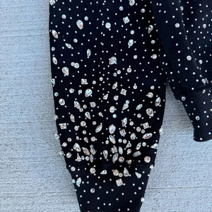 Sweat à capuche orné de strass, pull scintillant avec motifs décoratifs en pierres pour collections de mode urbaine et tenues de week-end - Product Image 5