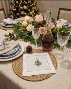 Serviettes de cocktail personnalisées en coton blanc 6x6' avec broderie sapin de Noël et ourlet festonné pour la maison, les fêtes et les événements - Product Image 3