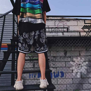 Shorts de bain pour hommes en polyester respirant avec logo personnalisé, taille mi-haute élastique, poches, pour le surf, logo imprimé en relief sur la taille - Product Image 3