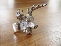 Ensemble d'anneaux de serviette contemporains en aluminium tête de cerf argentée, porte-serviettes écologiques pour décorations de table de Noël