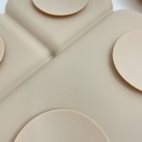 Assiettes pour tout-petits antidérapantes divisées incassables avec ventouse - 100% silicone de qualité alimentaire - Passe au micro-ondes et au lave-vaisselle - Sans BPA