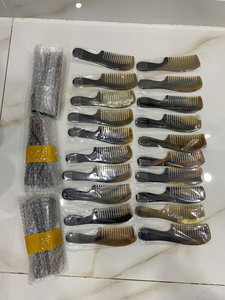 หวีเขาวัวฟันละเอียดสำหรับผมเรียบอุปกรณ์นวดหนังศีรษะป้องกันไฟฟ้าสถิตย์ทำด้วยมือแบบดั้งเดิมสำหรับผู้ชายและผู้หญิง - Product Image 3