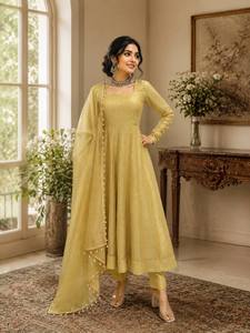 Ensemble Anarkali traditionnel jaune avec dupatta pour femme, tenue de mariage indienne et pakistanaise, longueur au sol, coupe ample, en micro-coton doux - Product Image 5