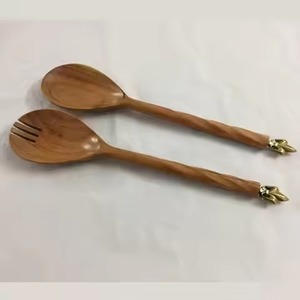 ชุดอุปกรณ์เสิร์ฟสลัดไม้ทำมือ สำหรับตกแต่งโต๊ะอาหารและบุฟเฟ่ต์ - Product Image 5