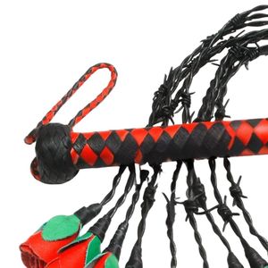 Flogger en cuir souple pour jeux sensoriels avec cordes flexibles et légères - Product Image 3