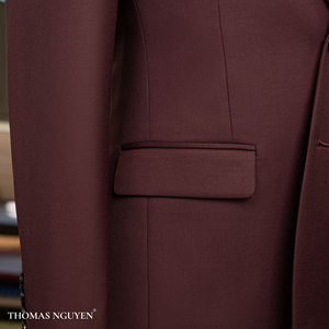 Traje de Dos Piezas a Medida para Hombre en Borgoña Oscuro - Colección de Colores Naturales |   Chaqueta y Pantalones de Corte Entallado de Alta Costura - Product Image 4