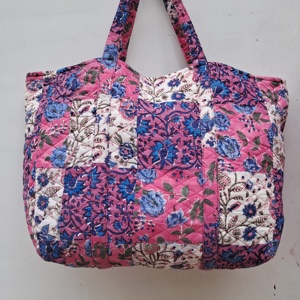 Sac fourre-tout spacieux pour femme, style bohème, en coton matelassé, imprimé patchwork animalier, avec poignée supérieure ouverte, idéal pour la plage et le shopping - Product Image 1