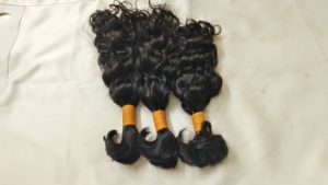 Cabello Remy Indio Natural de 20 Pulgadas, Textura Rizada, Cabello a Granel Sin Procesar, Paquetes de 100 Gramos, Comprado en Indian Temple Hairs - Product Image 5