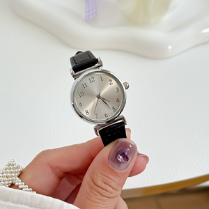 Reloj de Cuarzo Moderno y Elegante, Estilo Lujoso y Delgado, Ideal para Uso Diario, Deportes y Actividades al Aire Libre - Product Image 1