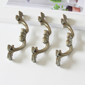 Poignées de meuble vintage en alliage de zinc, disponibles en OEM, tirants de tiroir floraux de style baroque européen pour meubles de cuisine et de salle de bain - Product Image 3