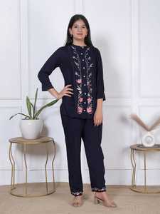Ensemble coordonné haut de gamme pour femme, bleu marine, broderie florale, haut boutonné avec pantalon assorti, tenue décontractée ethnique pour tous les jours - Product Image 1