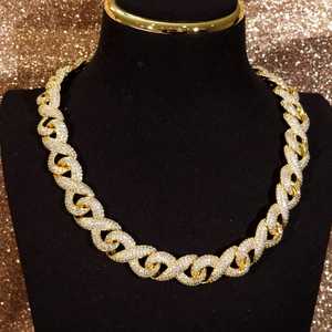 Cadena de Lujo con Diseño Infinito en Plata de Ley 925 con Diamantes Moissanite VVS Brillantes para Uso Diario - Product Image 2