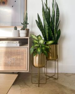 Decorative Iron Metal Planter With Stand Strong Stylish Flower <b>Pot</b> Holder For Indoor Outdoor Residential Spaces - Product Image 4