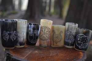 Vaso de Cuerno de Búfalo de Alta Calidad con Base de Madera en Universal Overseas - Product Image 6