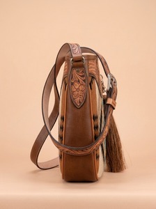 Sac bandoulière messager pour femme en cuir véritable, léger, style bohème western, avec pompons, motif géométrique et fermeture éclair, forme couverture de selle - Product Image 2