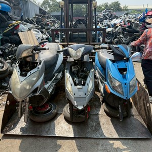 รถสกู๊ตเตอร์และมอเตอร์ไซค์มือสองจากญี่ปุ่นจำนวนมาก ยี่ห้อ Yamaha, Kymco, SYM, Suzuki สภาพดีเยี่ยม - Product Image 4
