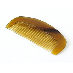 Peigne en corne de buffle naturelle en gros, antistatique, à dents larges, démêlant, fait main, écologique, outil de soin des cheveux, vente en gros OEM - Product Image 1