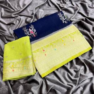 VASTRA COTTAGE Elegante Saree de Georgette de Nailon y Viscosa con Tejido Jacquard Zari Dorado, Pallu Rico y Blusa de Contraste con Borlas - Product Image 1