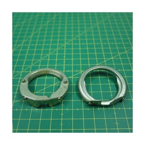 SECO Z5A-04 RACE COVER Pièces de machine à coudre domestique en acier Garantie 1,5 an Fabriqué à Taïwan - Product Image 1