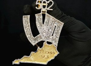 Colgante de Plata 925 Chapado en Oro con Moissanita de Lujo, Personalizado con Letra y Número Iniciales, Estilo Hip Hop para Hombre - Product Image 4